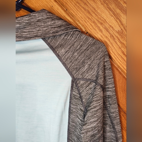 Under Armour Gray and Light Blue Quarter-Zip Women's Medium Athletic Pullover - Picture 9 of 12